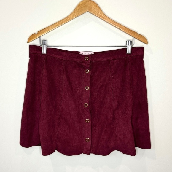 Kendall + Kylie Suede Burgundy Scalloped Edge Front Button Mini Skirt (L) - Picture 2 of 7